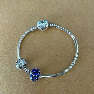 Pandora Heart Clasp Snake Chain Bracelet (WITH 2 CHARMS!!)